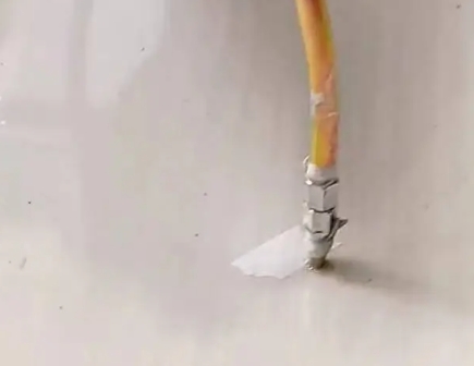 阜新瓷砖空鼓维修公司专业解答在瓷砖铺贴过程中，如果使用的砂料过粗（如全部使用了粗砂），可能会导致以下问题