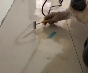 阜新瓷砖开裂维修公司专业分享瓷砖在铺贴前如果没有沥干水分，将会导致以下问题